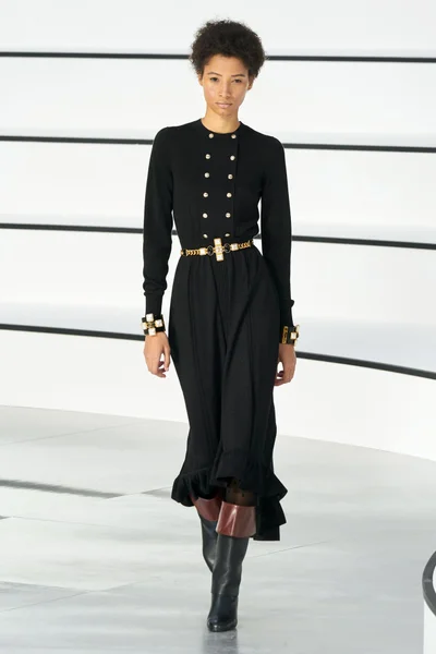 Look 10